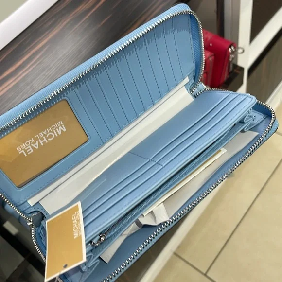 MICHAEL KORS Large Pebbled Leather Continental Wallet Phone Holder Wristlet 
NWT - Picture 9 of 16